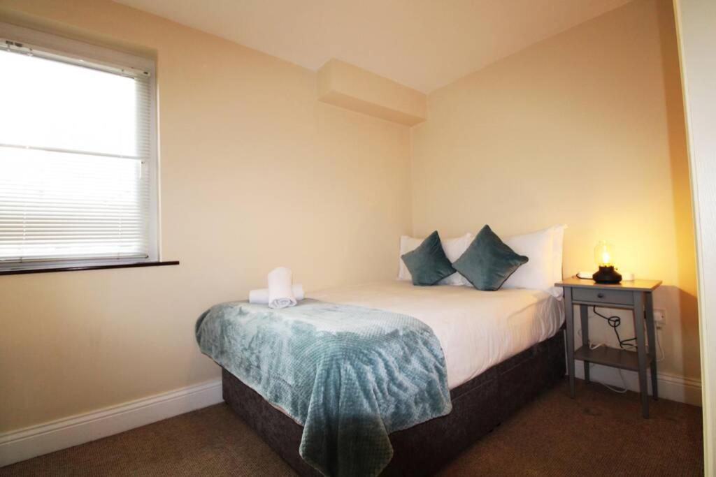 Large 3 Bed, Galway City Centre Apartman Kültér fotó