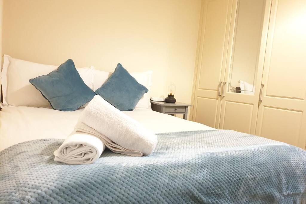 Large 3 Bed, Galway City Centre Apartman Kültér fotó