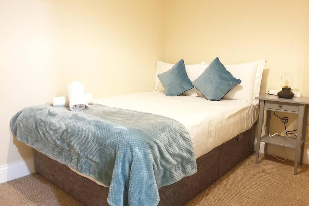 Large 3 Bed, Galway City Centre Apartman Kültér fotó