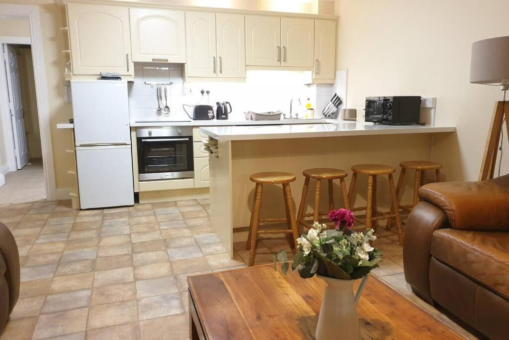 Large 3 Bed, Galway City Centre Apartman Kültér fotó