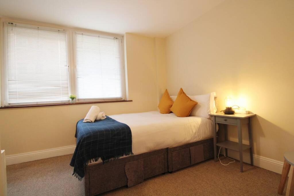 Large 3 Bed, Galway City Centre Apartman Kültér fotó